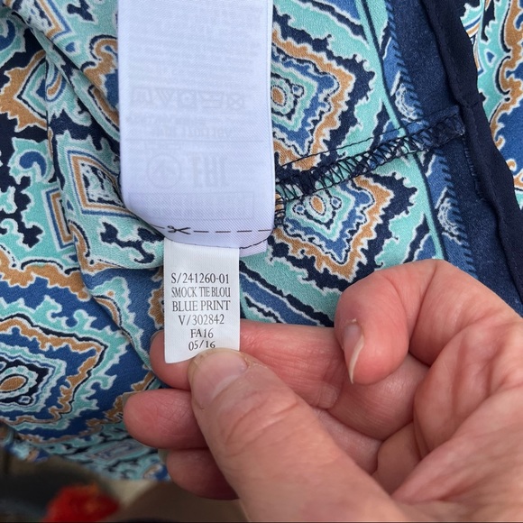 ☀️☀️☀️ 4/$20 Gap tie smock blouse with geometric pattern - Picture 6 of 6